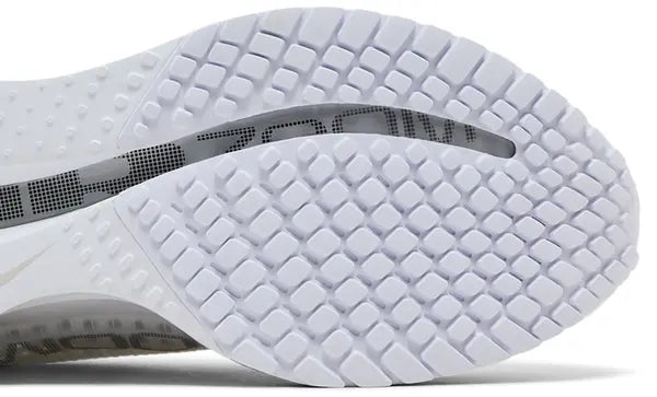 Nike Pegasus Premium ‘White Metallic Silver’ 2025 running shoes with white knit upper, metallic silver accents, and Zoom Air cushioning.