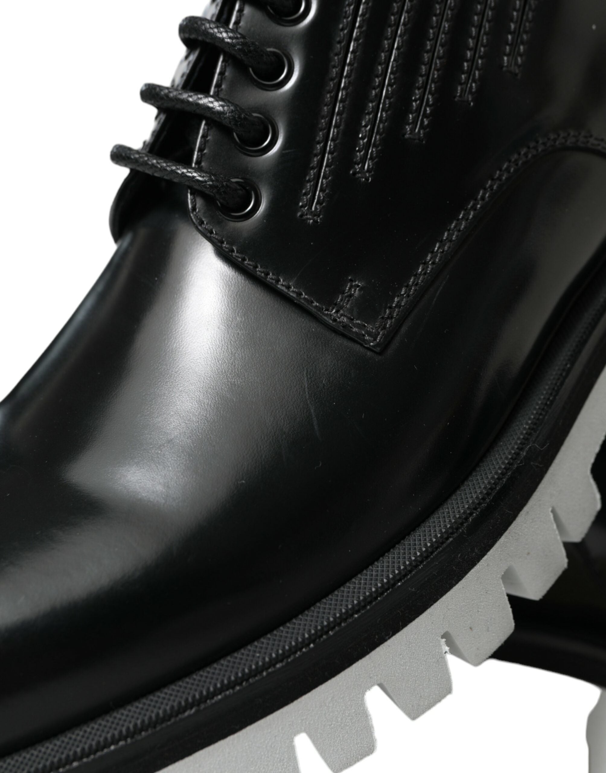 Dolce & Gabbana – Anspruchsvolle Derby-Schuhe aus schwarzem und weißem Leder