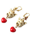 Dolce & Gabbana – Ohrringe aus goldenem Messing mit Herz und rotem Kristall