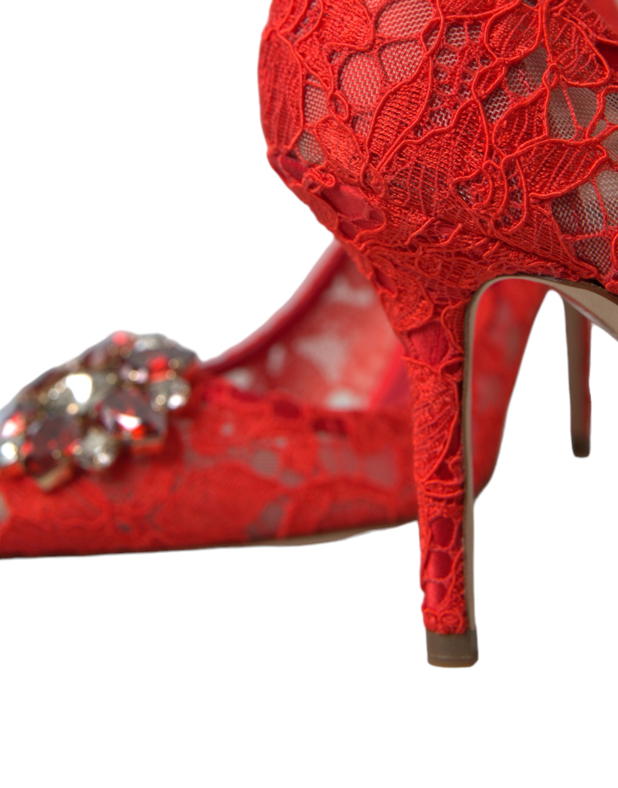 Dolce & Gabbana Exquisitos tacones de encaje rojo adornados con cristales