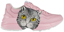 Gucci Wmns Rhyton 'Mystic Cat - Light Pink' sneaker with vintage-style black cat graphic on pastel leather upper.

