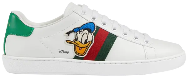 Disney x Gucci Wmns Ace sneaker in white leather with embroidered Donald Duck patch and green-red Gucci Web detailing.

