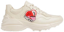Discover the Hattie Stewart x Gucci Wmns Rhyton 'Serigraphy Heart' sneaker featuring ivory leather, bold serigraphy heart graphics, and Gucci’s iconic chunky sole.

