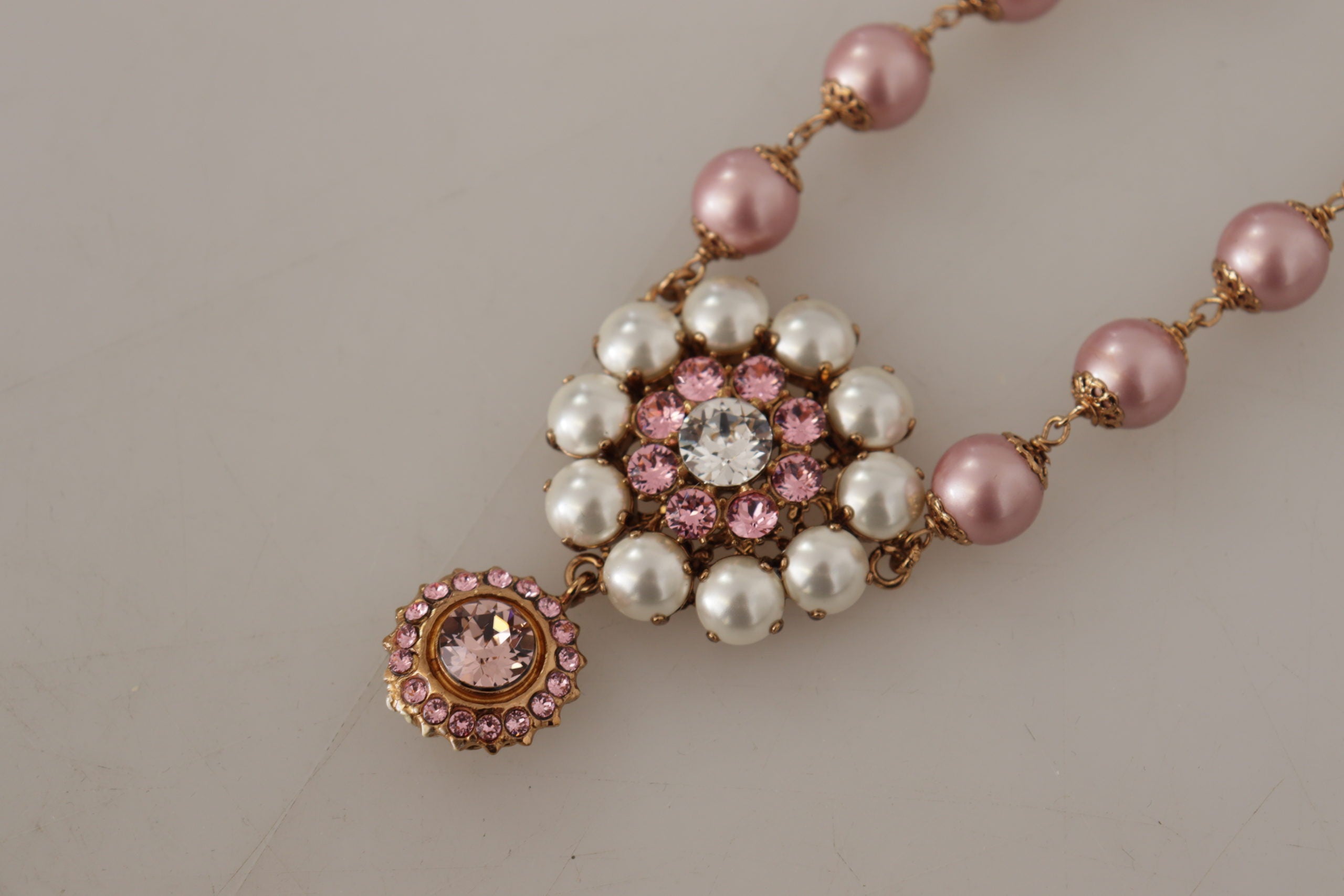 Dolce & Gabbana - Elegante Statement-Halskette mit Blumenmuster und goldenen Kristallen